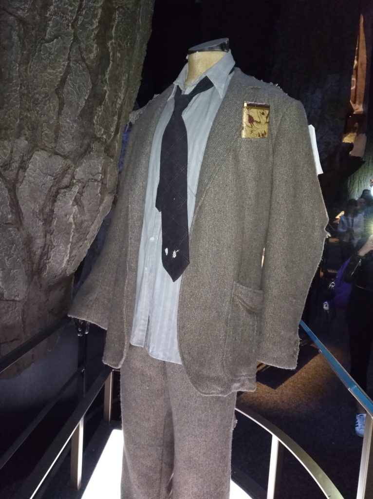 Costume de Remus Lupin après sa transformation en loup-garou dans Harry Potter et le Prisonnier d'Azkaban exposé au Warner Bros Studio Tour London