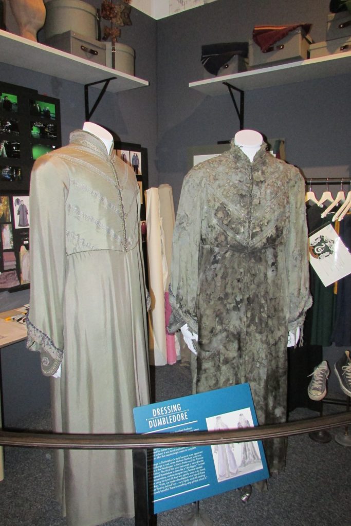 Costume de Albus Dumbledore avant et après sa mort exposé au Warner BRos Studio Tour London