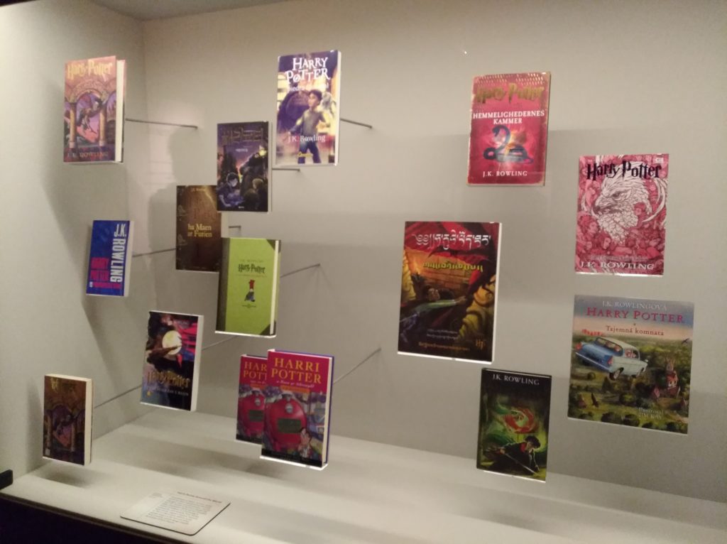 Editions Harry Potter en langues étrangères à l'expositon Harry Potter de la British Library