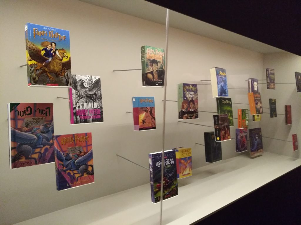 Editions Harry Potter en langues étrangères à l'expositon Harry Potter de la British Library