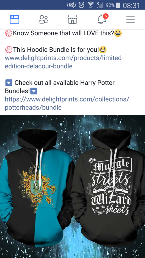 Pull HArry Potter et Wizarding World reprenant le design de Beauxbâtons réalisé par Minalima sur une page de contrefaçons