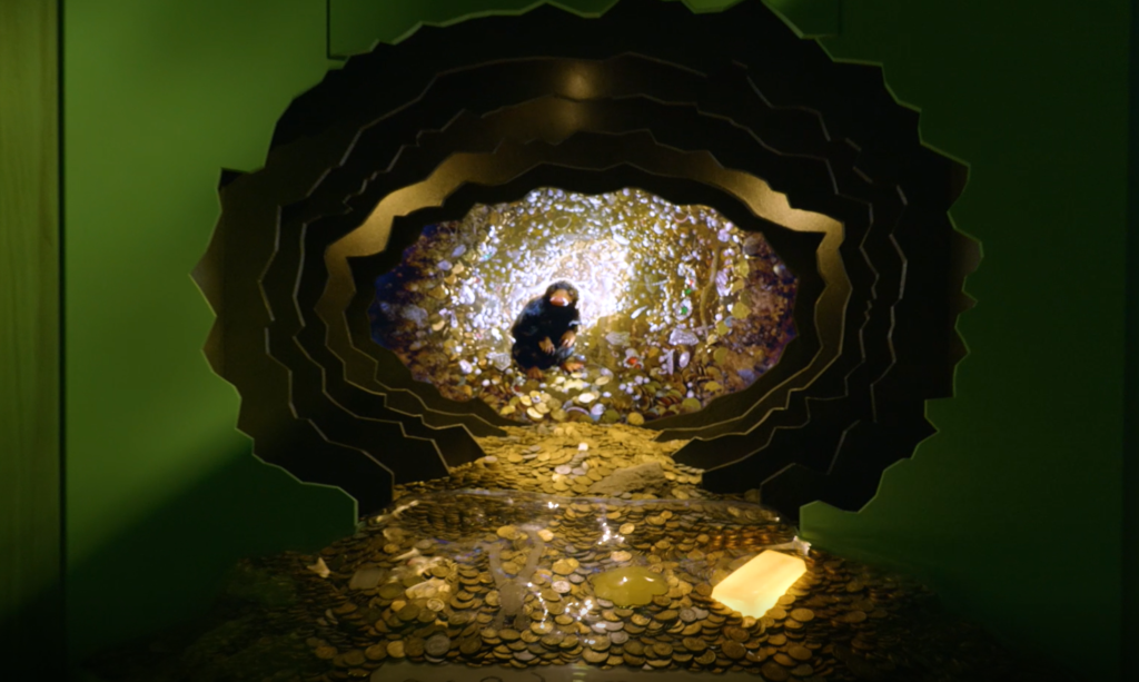 Niffleur dans sa grotte de pièces
Fantastic Beasts : The Wonder of Nature, Natural History Museum