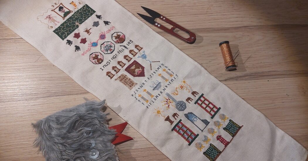 Tutoriel - Marque-page Gryffondor au point de croix